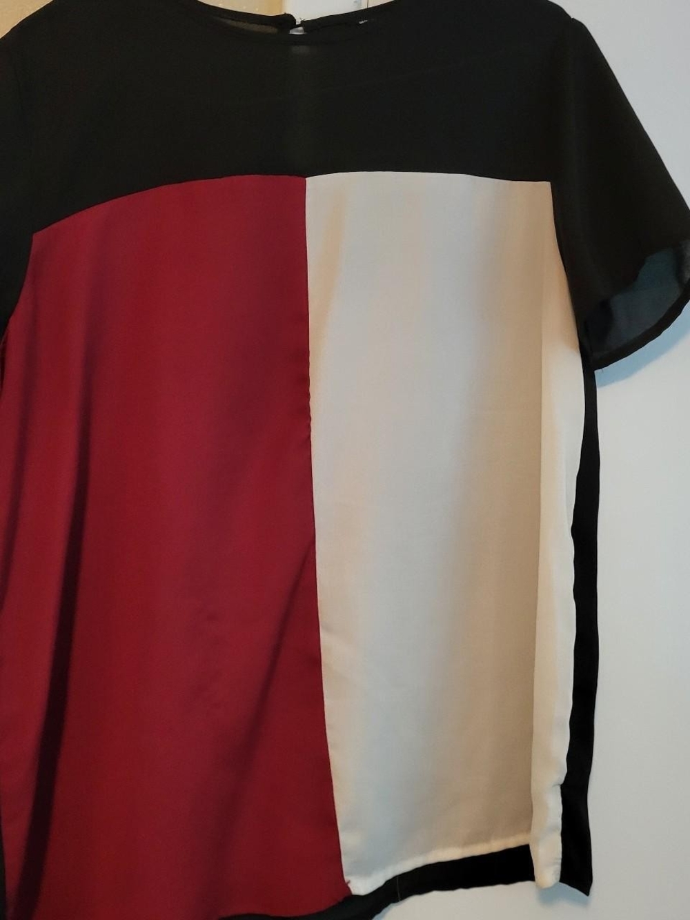 SHEIN Black Red Cream Colorblock Short Sleeve Top